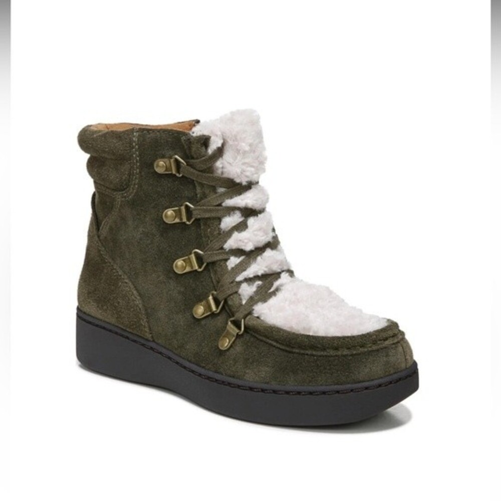 NWOB ** Zodiac Pierson Bootie Suede Dark Olive Size 6.5